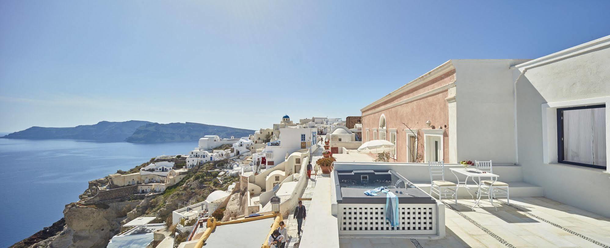 La Maltese Oia Luxury Suites Exterior photo